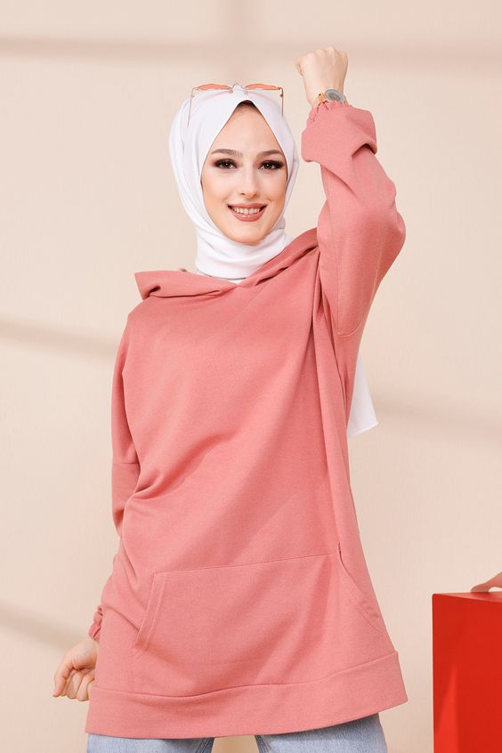صور ارتداء السويت شيرت مع الحجاب 2022