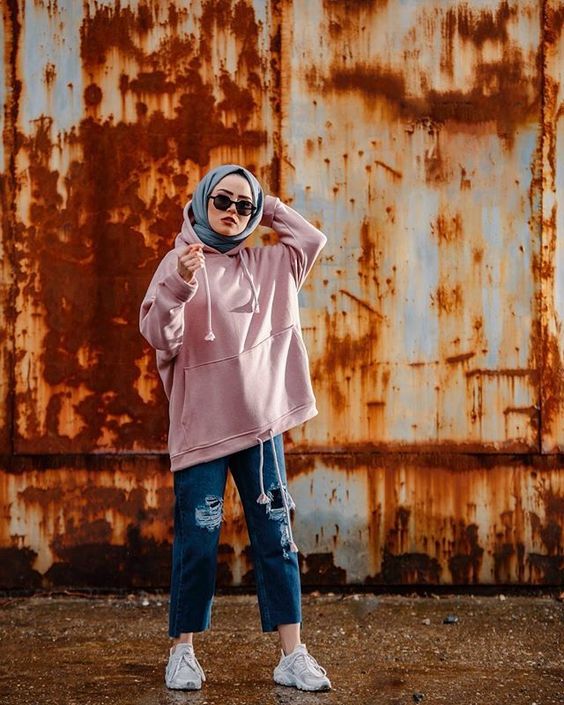 صور ارتداء السويت شيرت مع الحجاب 2022